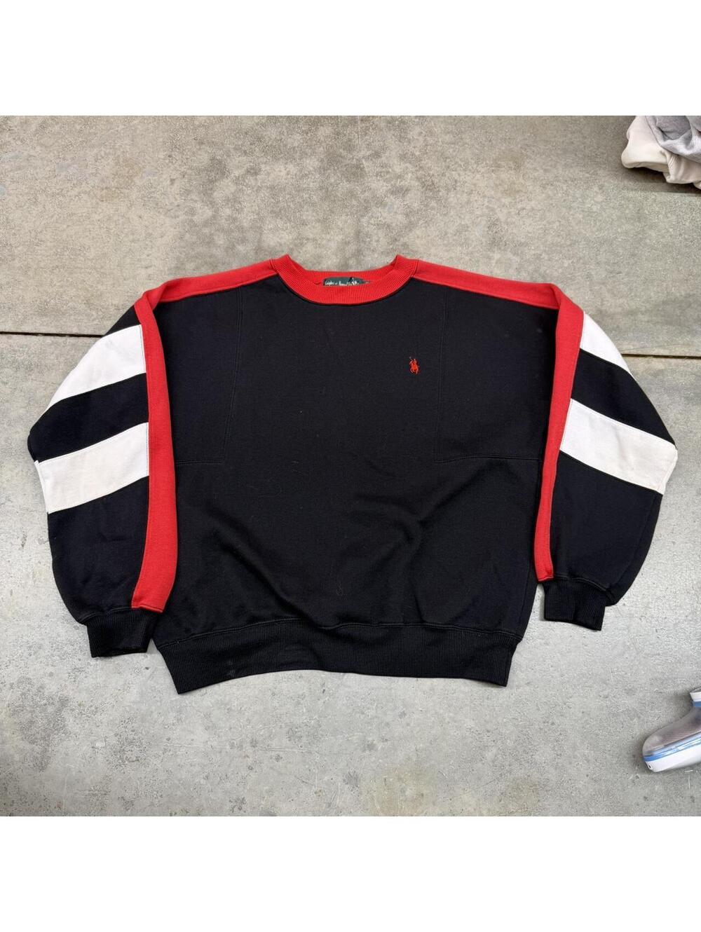 vintage knights at round table black red and white crewneck size medium